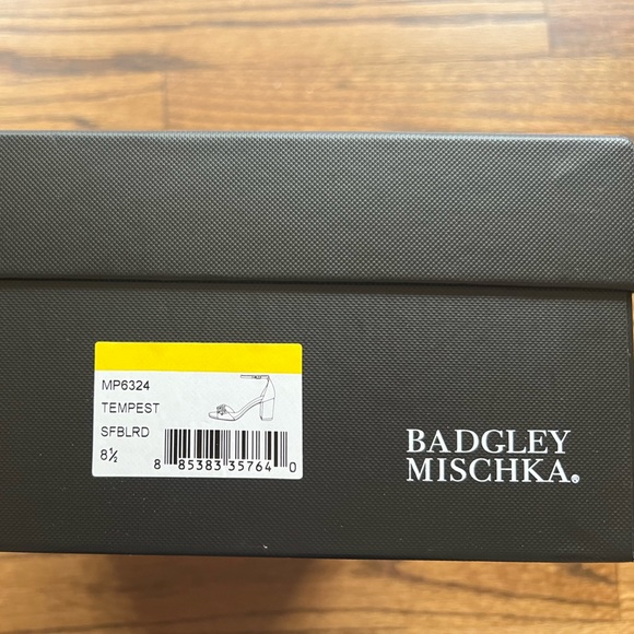 NEW Badgley Mischka Aqua Block Heels Size 8.5 - Picture 9 of 9